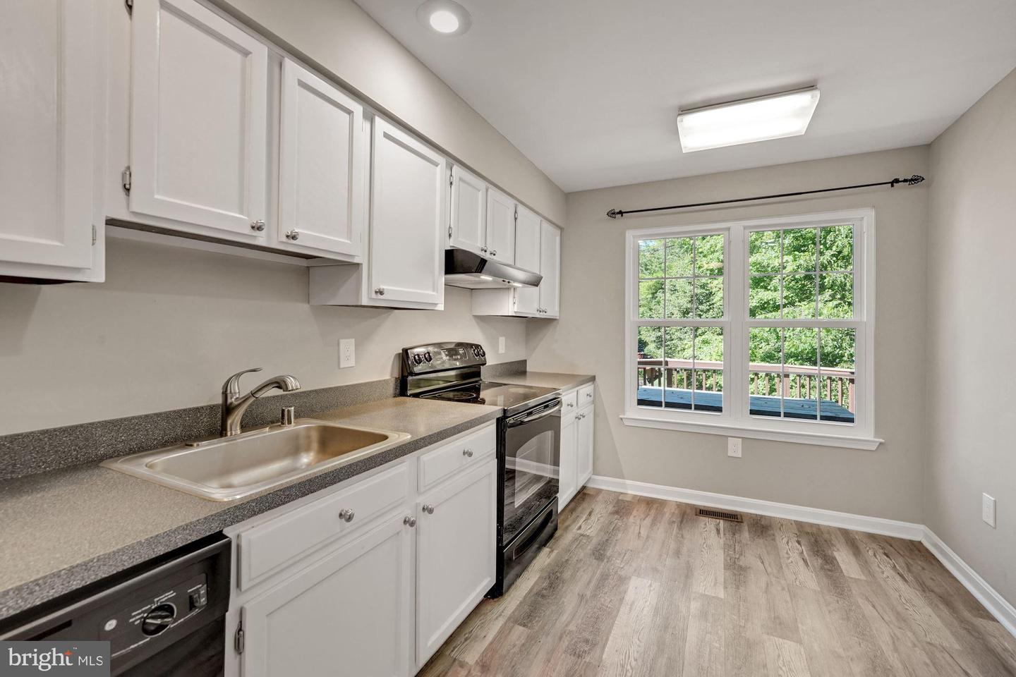 3924 COLLIS OAK CT, FAIRFAX, Virginia 22033, 3 Bedrooms Bedrooms, ,3 BathroomsBathrooms,Residential,For sale,3924 COLLIS OAK CT,VAFX2242772 MLS # VAFX2242772