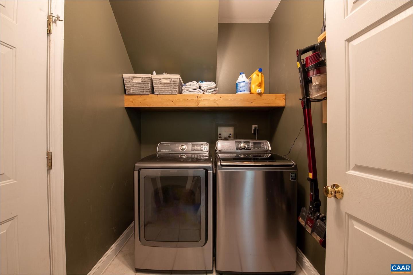 5301 LITTLE FOX LN, CHARLOTTESVILLE, Virginia 22903, 4 Bedrooms Bedrooms, ,2 BathroomsBathrooms,Residential,For sale,5301 LITTLE FOX LN,664879 MLS # 664879