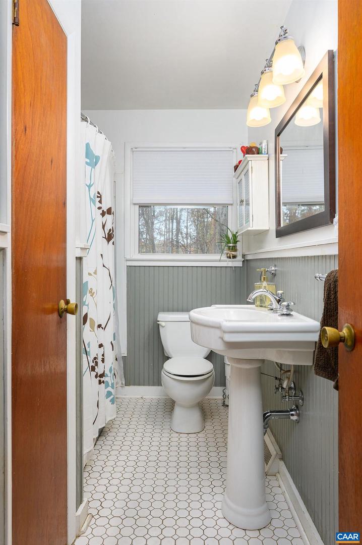 1208 OAK HILL DR, CHARLOTTESVILLE, Virginia 22902, 3 Bedrooms Bedrooms, ,2 BathroomsBathrooms,Residential,For sale,1208 OAK HILL DR,664894 MLS # 664894