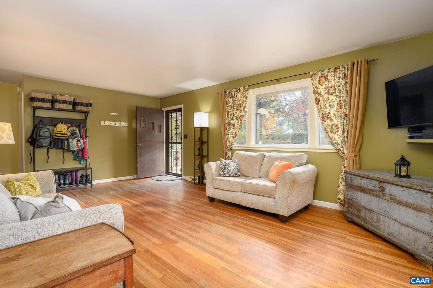 1208 OAK HILL DR, CHARLOTTESVILLE, Virginia 22902, 3 Bedrooms Bedrooms, ,2 BathroomsBathrooms,Residential,For sale,1208 OAK HILL DR,664894 MLS # 664894