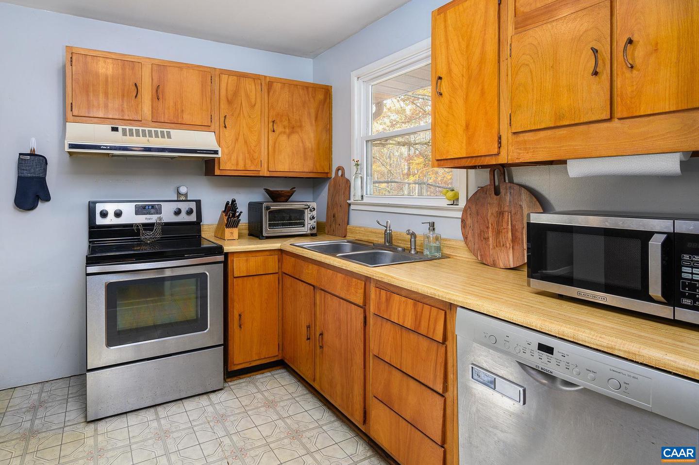 1208 OAK HILL DR, CHARLOTTESVILLE, Virginia 22902, 3 Bedrooms Bedrooms, ,2 BathroomsBathrooms,Residential,For sale,1208 OAK HILL DR,664894 MLS # 664894