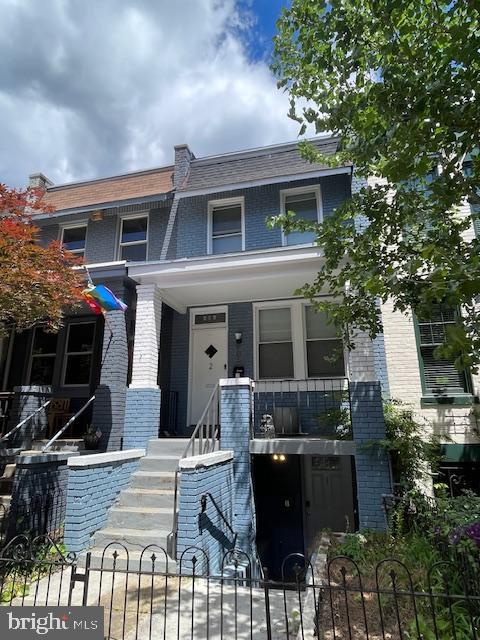 906 I ST SE #2, WASHINGTON, District Of Columbia 20003, 3 Bedrooms Bedrooms, ,1 BathroomBathrooms,Residential,For sale,906 I ST SE #2,DCDC2202236 MLS # DCDC2202236