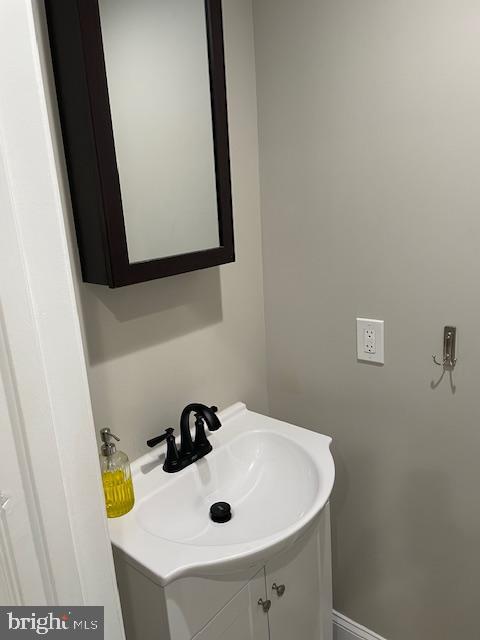 906 I ST SE #2, WASHINGTON, District Of Columbia 20003, 3 Bedrooms Bedrooms, ,1 BathroomBathrooms,Residential,For sale,906 I ST SE #2,DCDC2202236 MLS # DCDC2202236