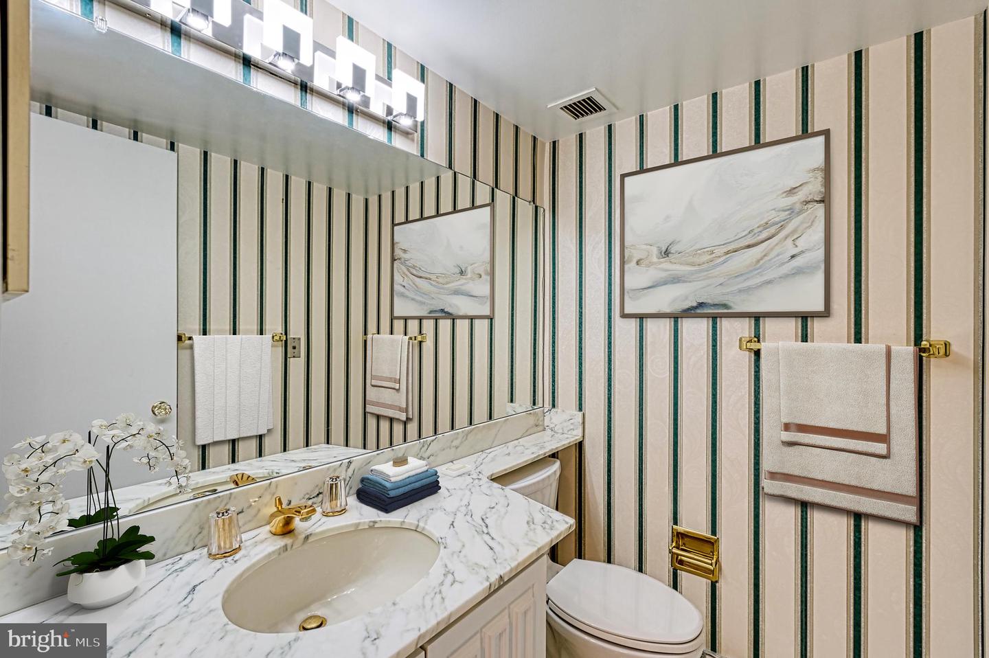 1101 S ARLINGTON RIDGE RD #216, ARLINGTON, Virginia 22202, 3 Bedrooms Bedrooms, ,3 BathroomsBathrooms,Residential,For sale,1101 S ARLINGTON RIDGE RD #216,VAAR2058112 MLS # VAAR2058112