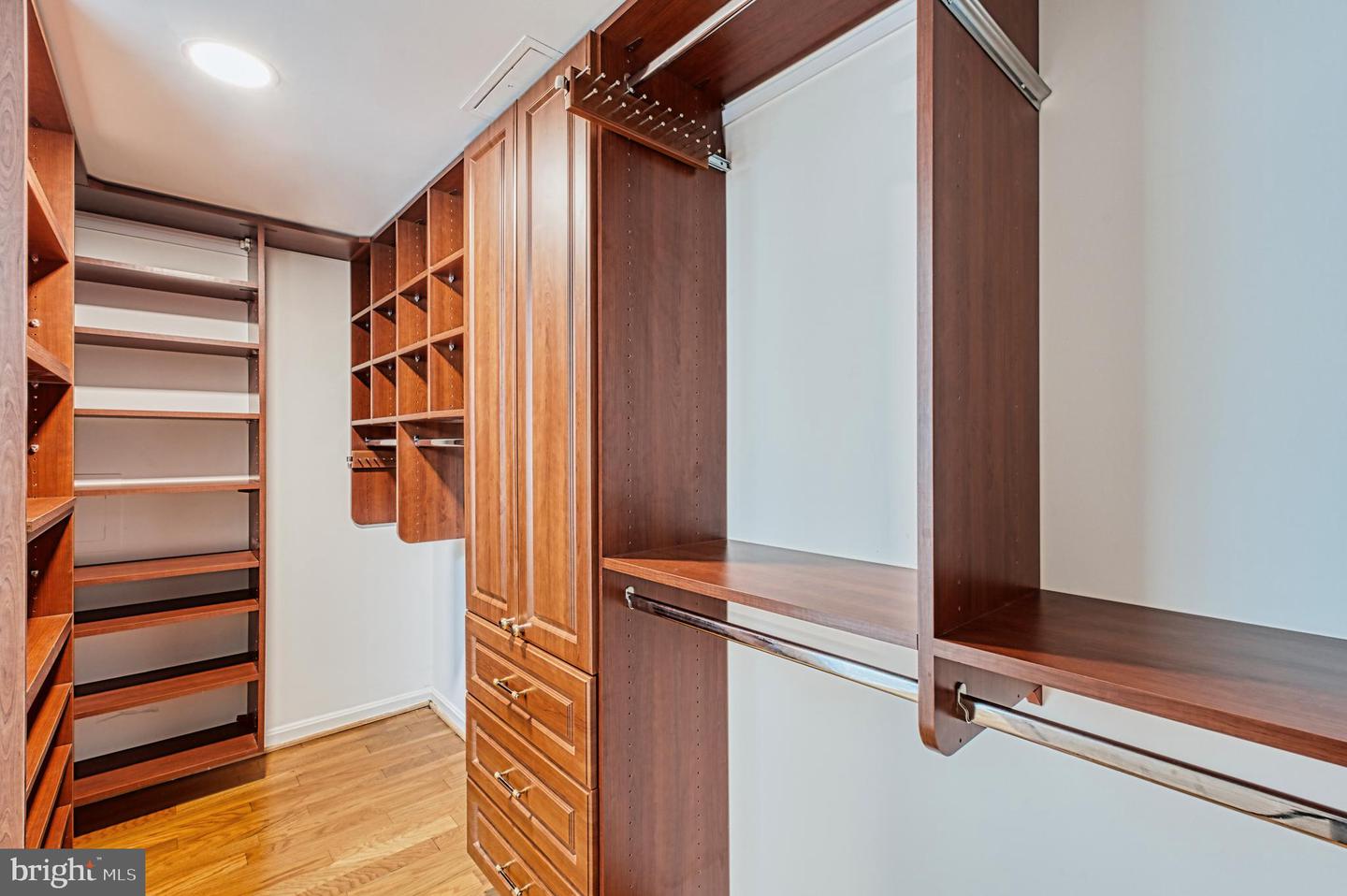 1101 S ARLINGTON RIDGE RD #216, ARLINGTON, Virginia 22202, 3 Bedrooms Bedrooms, ,3 BathroomsBathrooms,Residential,For sale,1101 S ARLINGTON RIDGE RD #216,VAAR2058112 MLS # VAAR2058112