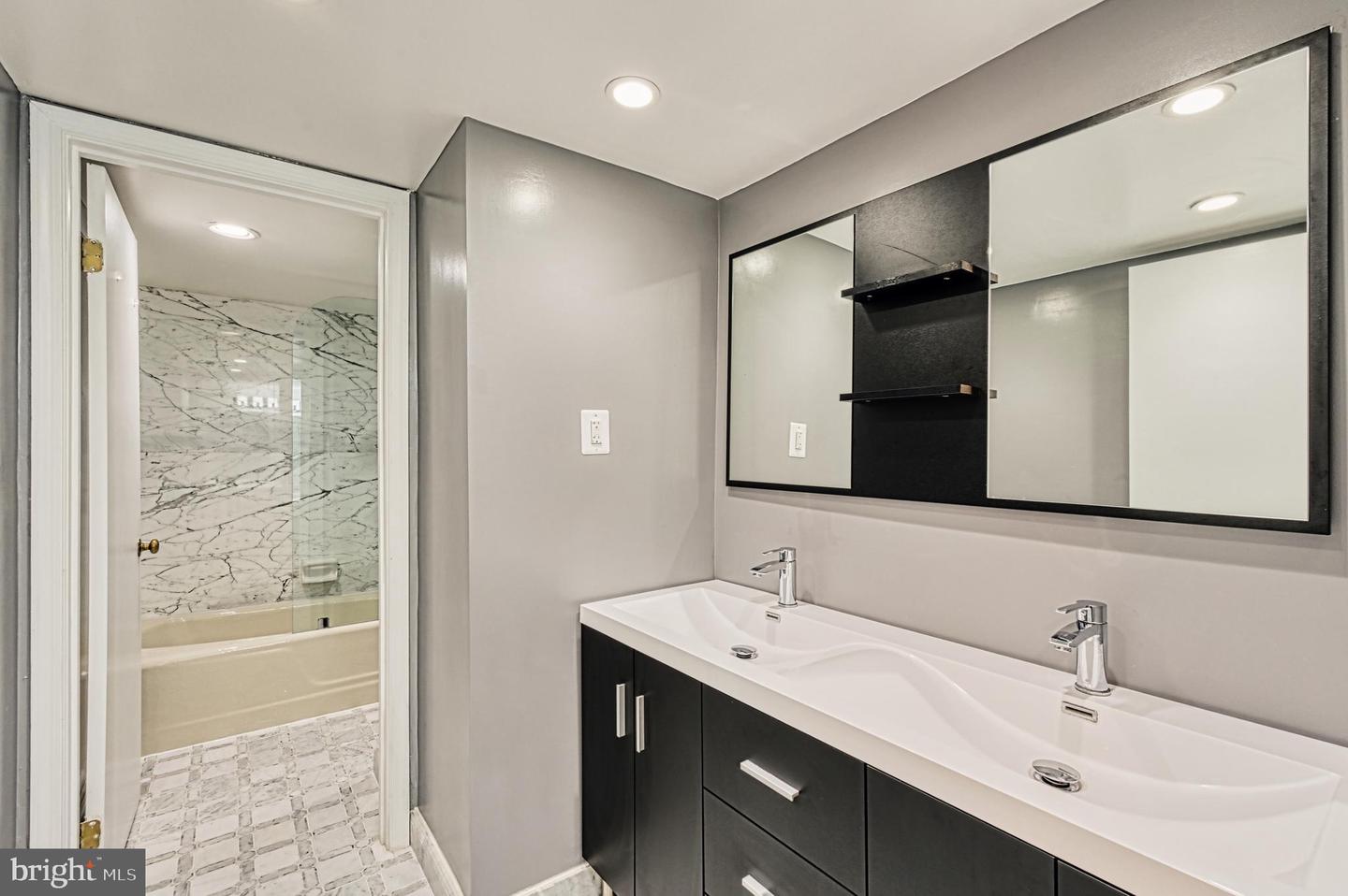 1101 S ARLINGTON RIDGE RD #216, ARLINGTON, Virginia 22202, 3 Bedrooms Bedrooms, ,3 BathroomsBathrooms,Residential,For sale,1101 S ARLINGTON RIDGE RD #216,VAAR2058112 MLS # VAAR2058112