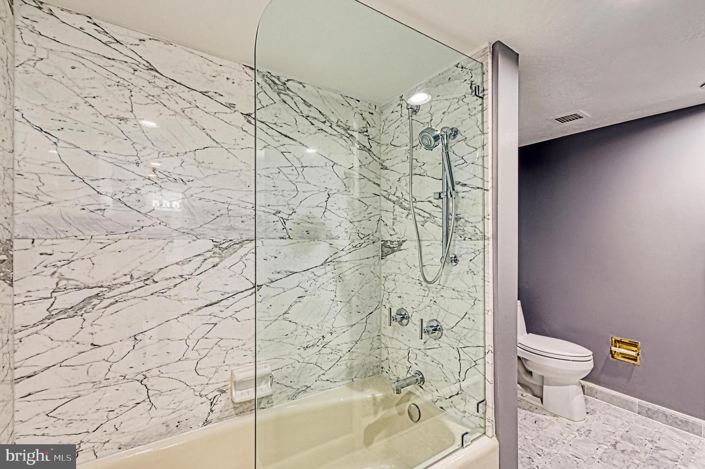 1101 S ARLINGTON RIDGE RD #216, ARLINGTON, Virginia 22202, 3 Bedrooms Bedrooms, ,3 BathroomsBathrooms,Residential,For sale,1101 S ARLINGTON RIDGE RD #216,VAAR2058112 MLS # VAAR2058112