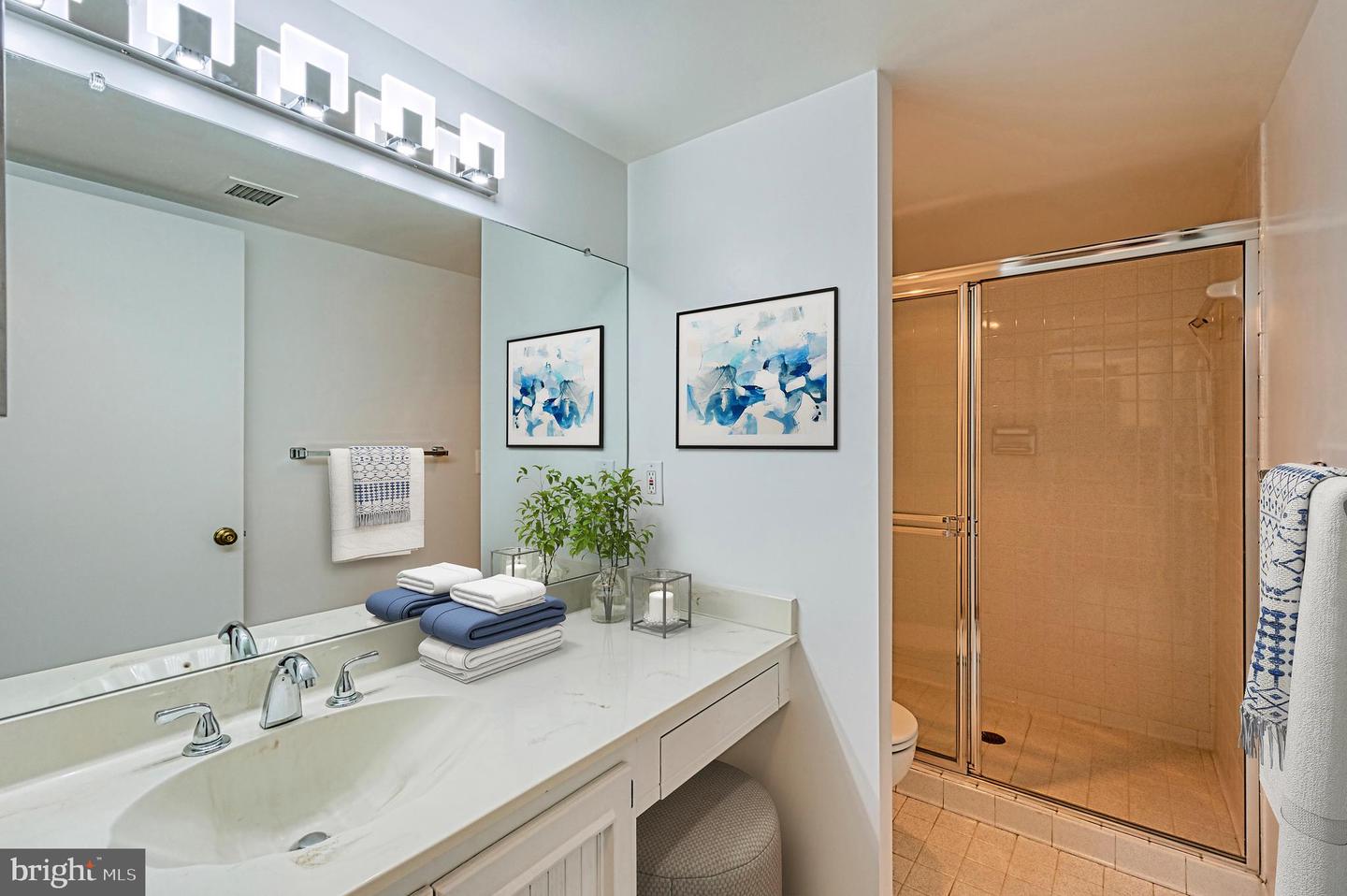 1101 S ARLINGTON RIDGE RD #216, ARLINGTON, Virginia 22202, 3 Bedrooms Bedrooms, ,3 BathroomsBathrooms,Residential,For sale,1101 S ARLINGTON RIDGE RD #216,VAAR2058112 MLS # VAAR2058112