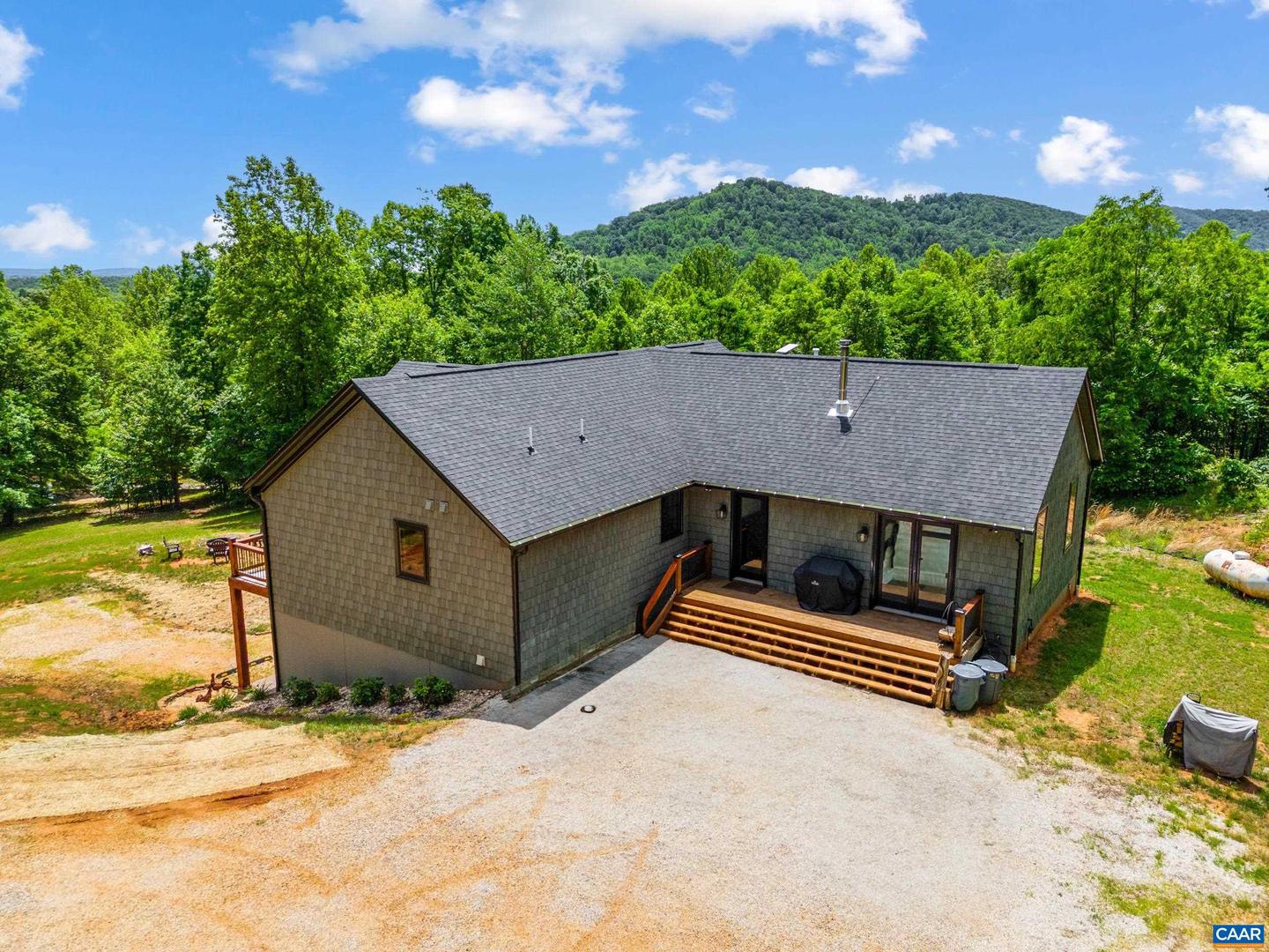 929 POOR HOUSE FARM RD, AMHERST, Virginia 24521, 3 Bedrooms Bedrooms, ,4 BathroomsBathrooms,Residential,For sale,929 POOR HOUSE FARM RD,664906 MLS # 664906