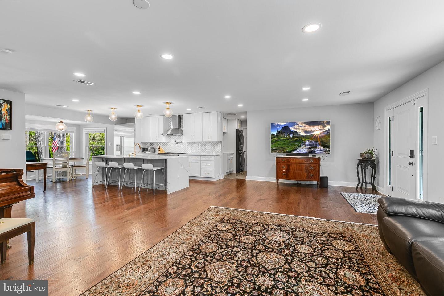 10217 LAWYERS RD, VIENNA, Virginia 22181, 4 Bedrooms Bedrooms, ,4 BathroomsBathrooms,Residential,For sale,10217 LAWYERS RD,VAFX2235354 MLS # VAFX2235354
