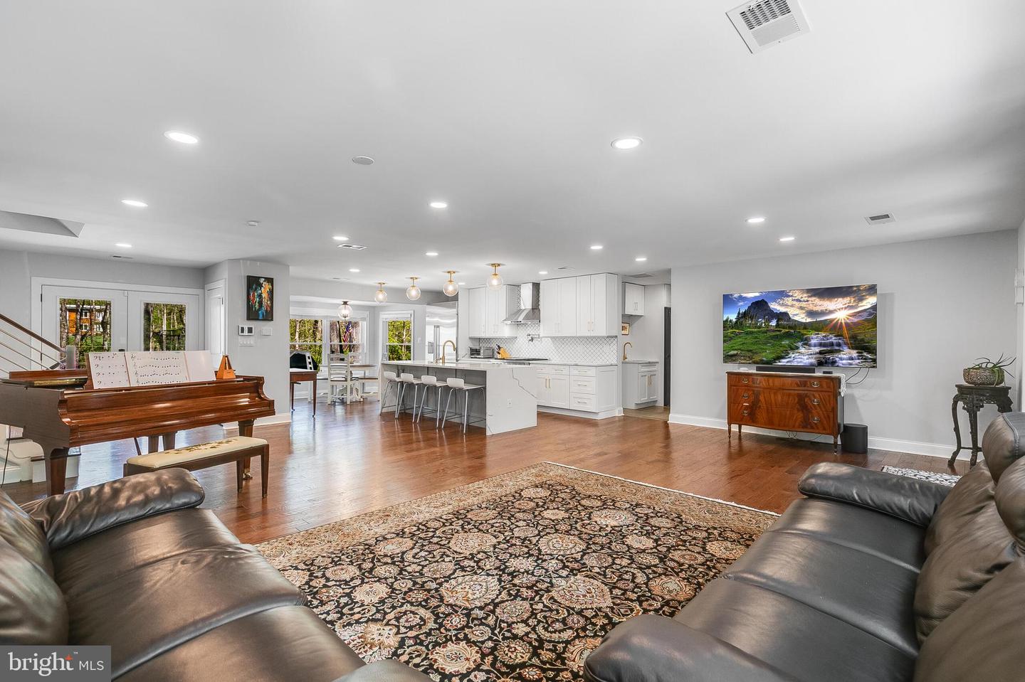 10217 LAWYERS RD, VIENNA, Virginia 22181, 4 Bedrooms Bedrooms, ,4 BathroomsBathrooms,Residential,For sale,10217 LAWYERS RD,VAFX2235354 MLS # VAFX2235354