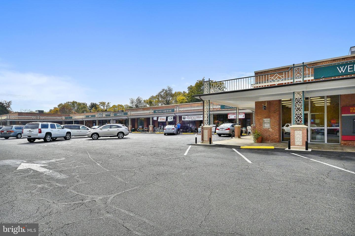 8318 FELTON LN, ALEXANDRIA, Virginia 22308, 4 Bedrooms Bedrooms, ,3 BathroomsBathrooms,Residential,For sale,8318 FELTON LN,VAFX2235490 MLS # VAFX2235490