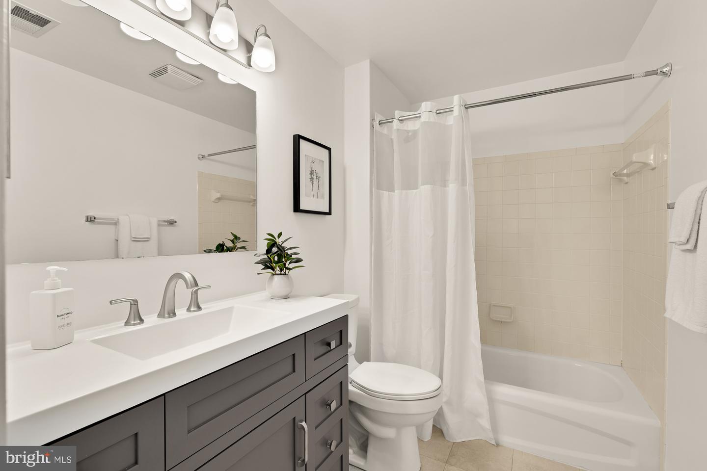 2403 20TH ST NW #1109, WASHINGTON, District Of Columbia 20009, 2 Bedrooms Bedrooms, ,1 BathroomBathrooms,Residential,For sale,2403 20TH ST NW #1109,DCDC2196608 MLS # DCDC2196608