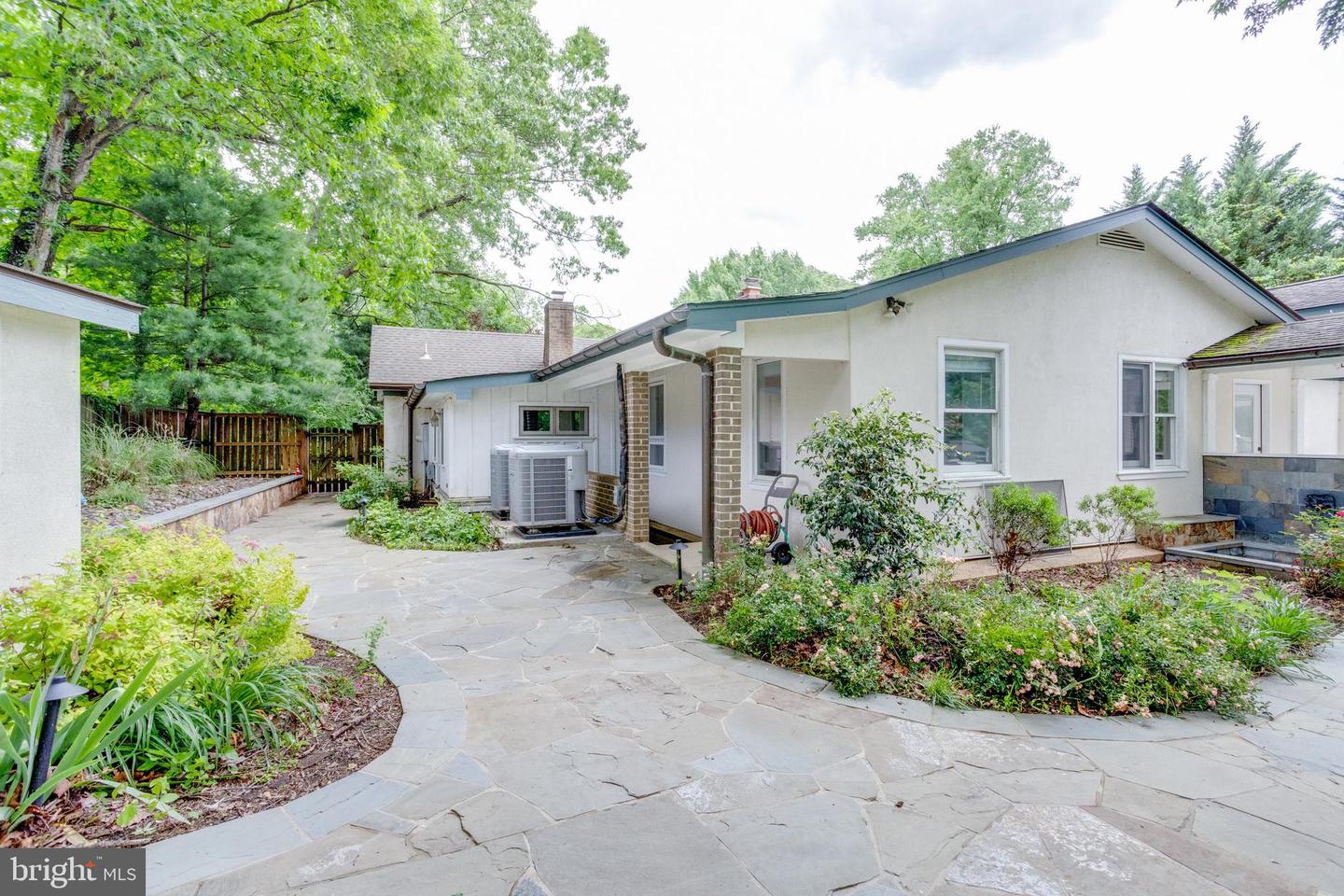 8604 TOBIN RD, ANNANDALE, Virginia 22003, 4 Bedrooms Bedrooms, ,3 BathroomsBathrooms,Residential,For sale,8604 TOBIN RD,VAFX2235654 MLS # VAFX2235654