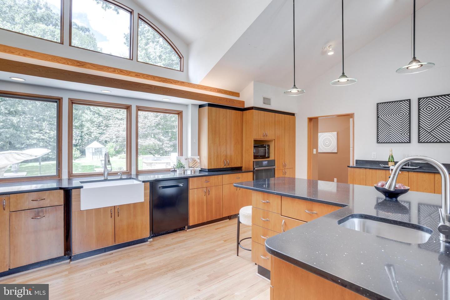 8604 TOBIN RD, ANNANDALE, Virginia 22003, 4 Bedrooms Bedrooms, ,3 BathroomsBathrooms,Residential,For sale,8604 TOBIN RD,VAFX2235654 MLS # VAFX2235654