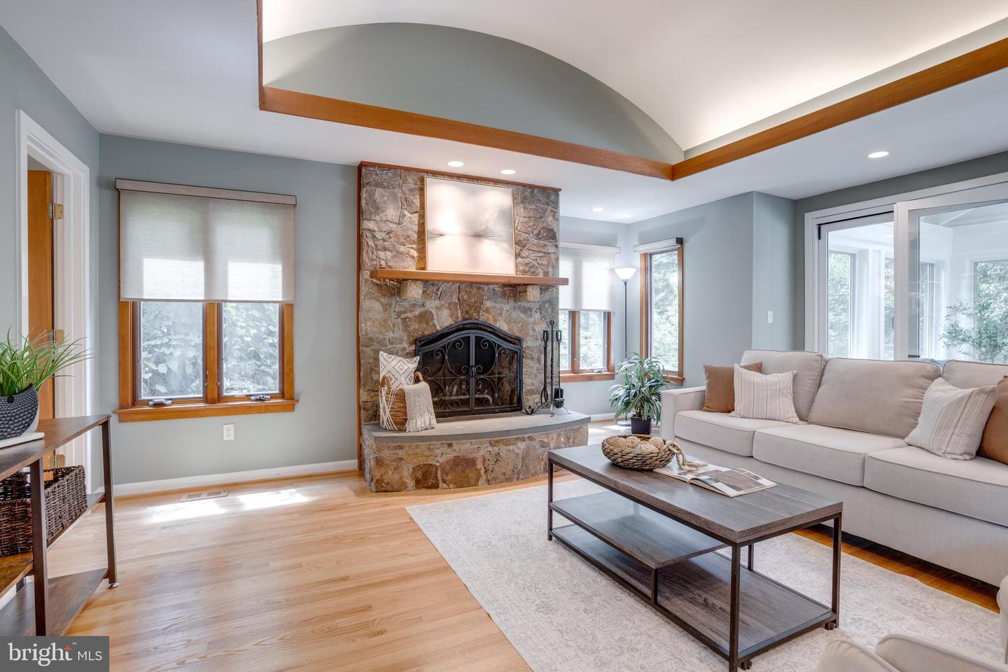 8604 TOBIN RD, ANNANDALE, Virginia 22003, 4 Bedrooms Bedrooms, ,3 BathroomsBathrooms,Residential,For sale,8604 TOBIN RD,VAFX2235654 MLS # VAFX2235654