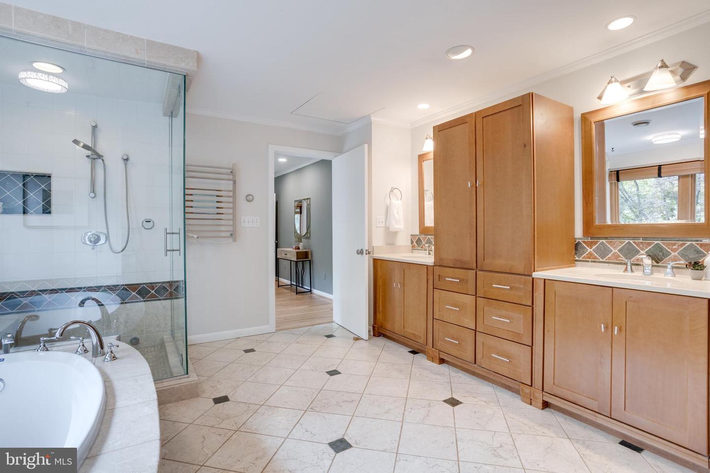 8604 TOBIN RD, ANNANDALE, Virginia 22003, 4 Bedrooms Bedrooms, ,3 BathroomsBathrooms,Residential,For sale,8604 TOBIN RD,VAFX2235654 MLS # VAFX2235654