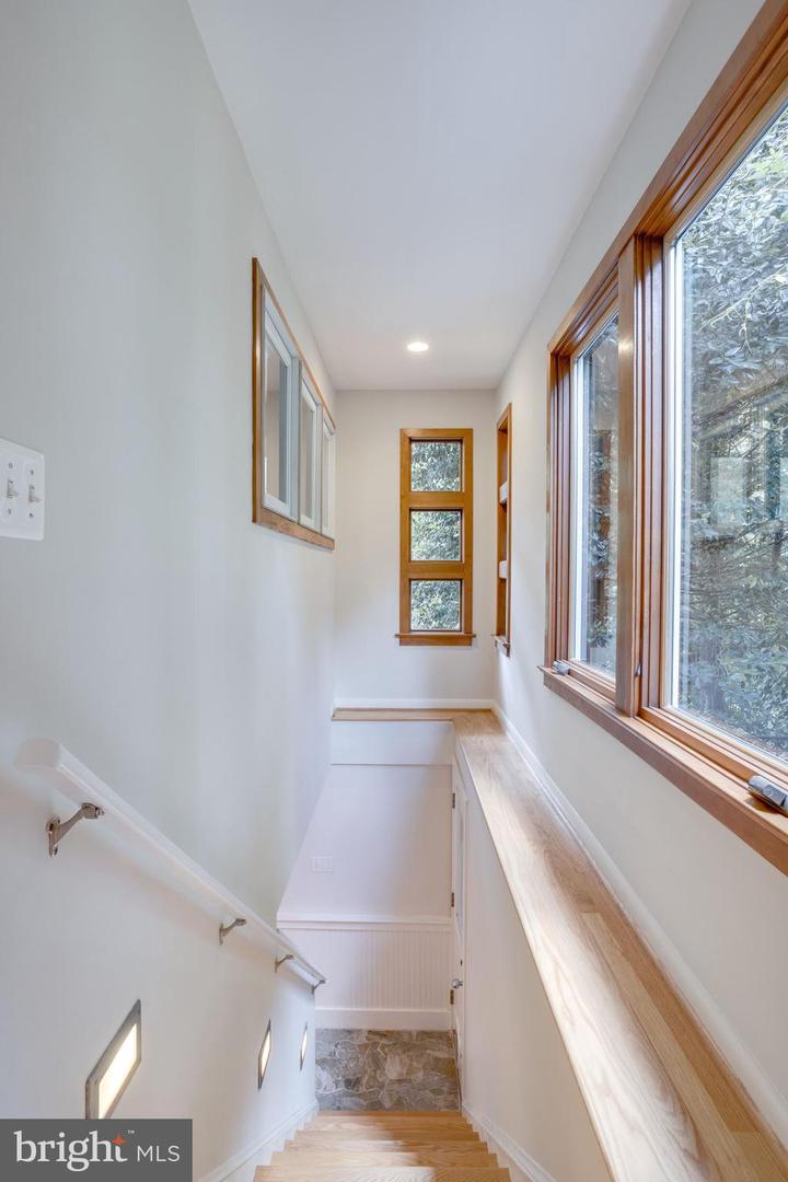 8604 TOBIN RD, ANNANDALE, Virginia 22003, 4 Bedrooms Bedrooms, ,3 BathroomsBathrooms,Residential,For sale,8604 TOBIN RD,VAFX2235654 MLS # VAFX2235654