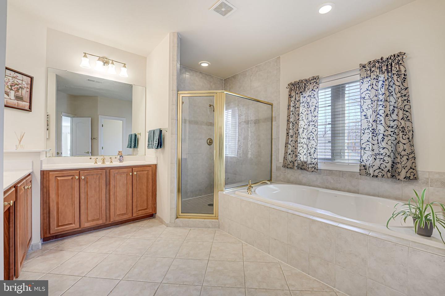 11512 BALMARTIN CT, SPOTSYLVANIA, Virginia 22553, 6 Bedrooms Bedrooms, ,5 BathroomsBathrooms,Residential,For sale,11512 BALMARTIN CT,VASP2032524 MLS # VASP2032524