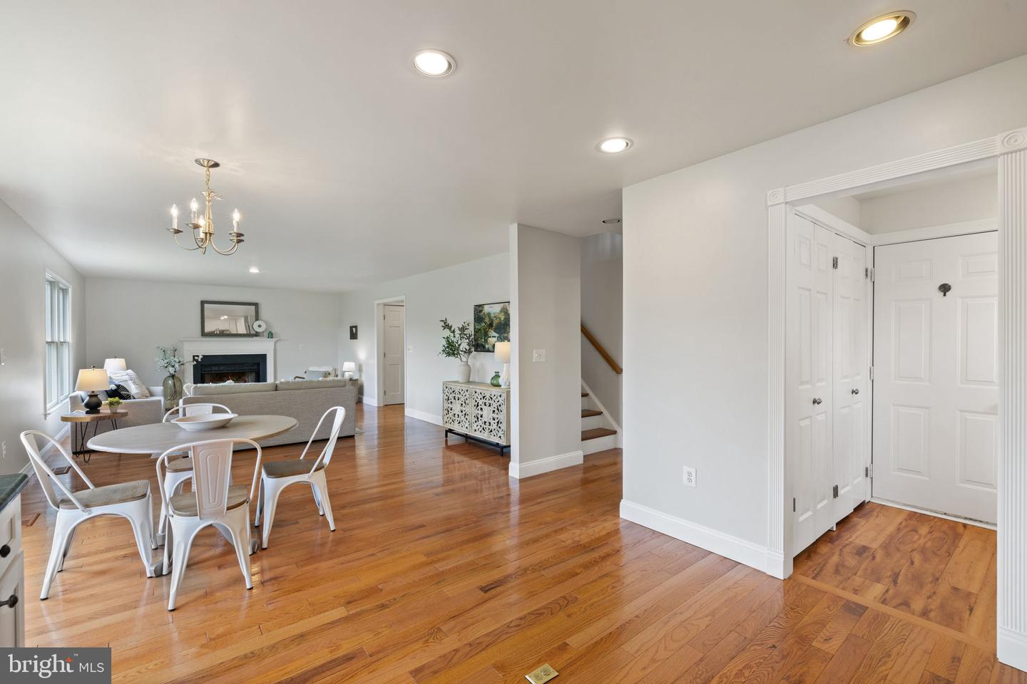 5722 POND VIEW LN, BROAD RUN, Virginia 20137, 4 Bedrooms Bedrooms, ,3 BathroomsBathrooms,Residential,For sale,5722 POND VIEW LN,VAFQ2016460 MLS # VAFQ2016460
