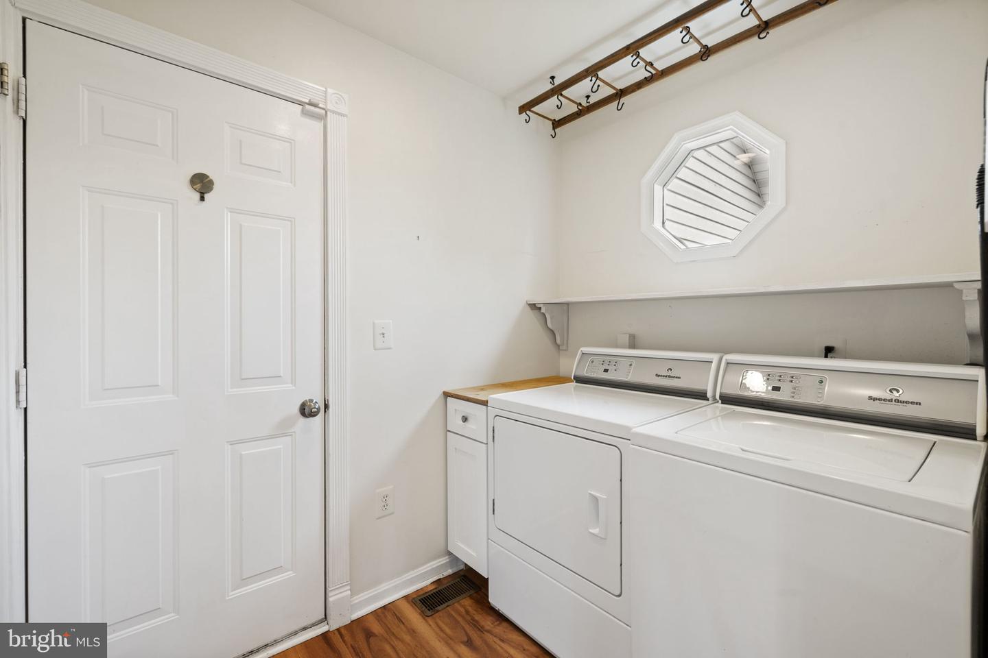 5722 POND VIEW LN, BROAD RUN, Virginia 20137, 4 Bedrooms Bedrooms, ,3 BathroomsBathrooms,Residential,For sale,5722 POND VIEW LN,VAFQ2016460 MLS # VAFQ2016460