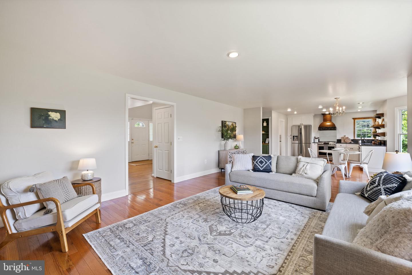 5722 POND VIEW LN, BROAD RUN, Virginia 20137, 4 Bedrooms Bedrooms, ,3 BathroomsBathrooms,Residential,For sale,5722 POND VIEW LN,VAFQ2016460 MLS # VAFQ2016460