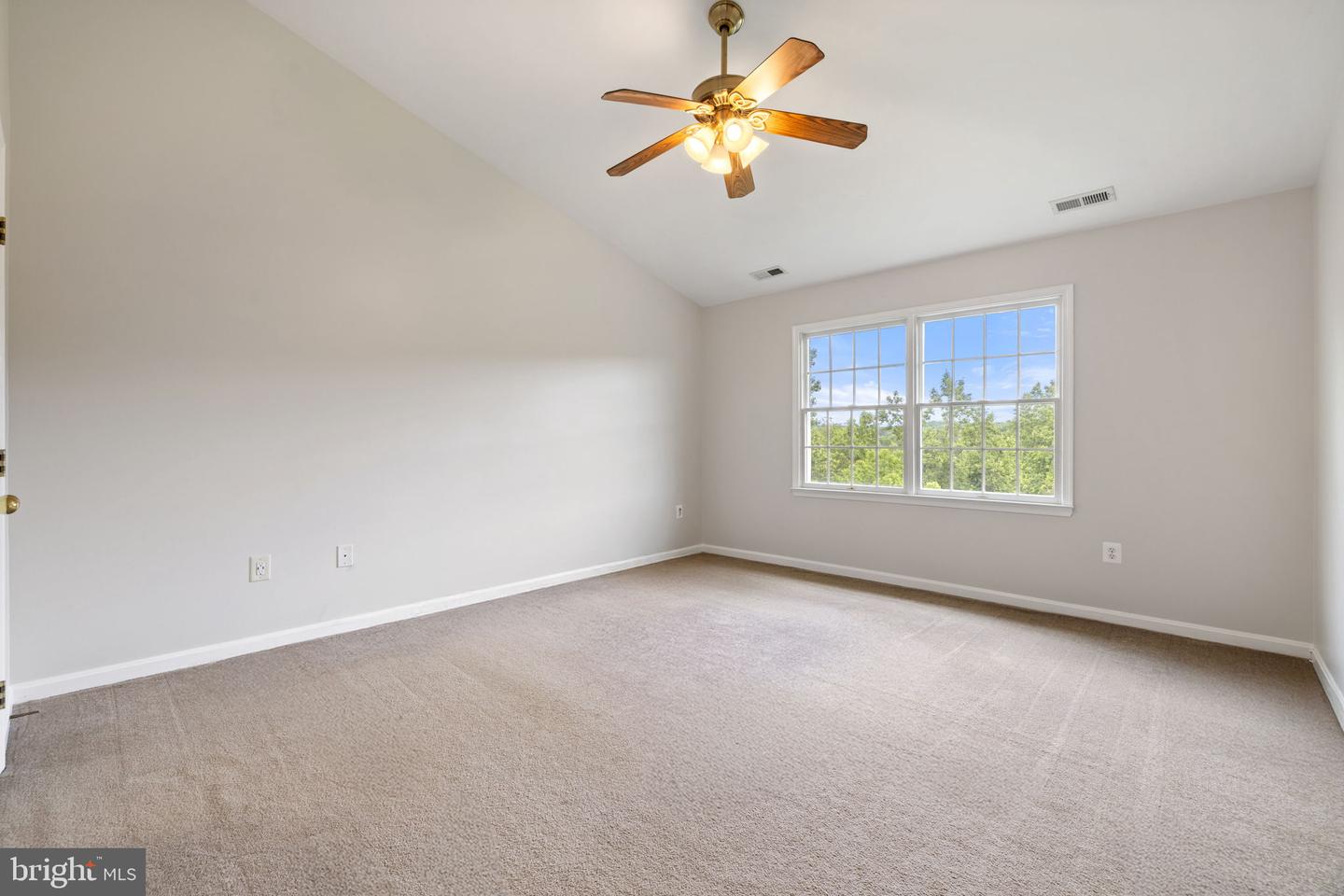 5722 POND VIEW LN, BROAD RUN, Virginia 20137, 4 Bedrooms Bedrooms, ,3 BathroomsBathrooms,Residential,For sale,5722 POND VIEW LN,VAFQ2016460 MLS # VAFQ2016460