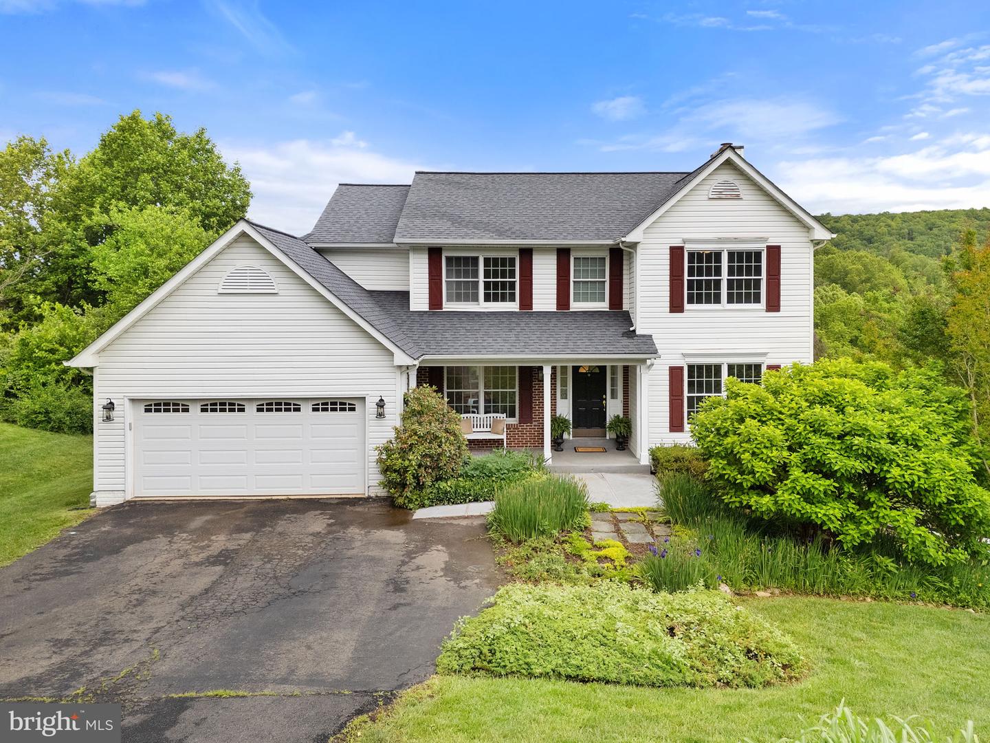 5722 POND VIEW LN, BROAD RUN, Virginia 20137, 4 Bedrooms Bedrooms, ,3 BathroomsBathrooms,Residential,For sale,5722 POND VIEW LN,VAFQ2016460 MLS # VAFQ2016460