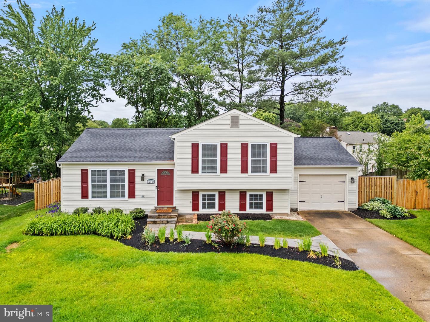 12821 FLAGSHIP AVE, HERNDON, Virginia 20170, 3 Bedrooms Bedrooms, ,2 BathroomsBathrooms,Residential,For sale,12821 FLAGSHIP AVE,VAFX2240530 MLS # VAFX2240530