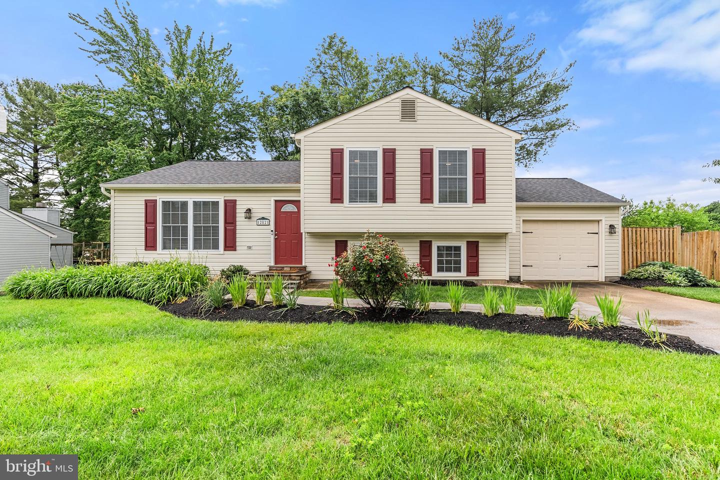 12821 FLAGSHIP AVE, HERNDON, Virginia 20170, 3 Bedrooms Bedrooms, ,2 BathroomsBathrooms,Residential,For sale,12821 FLAGSHIP AVE,VAFX2240530 MLS # VAFX2240530