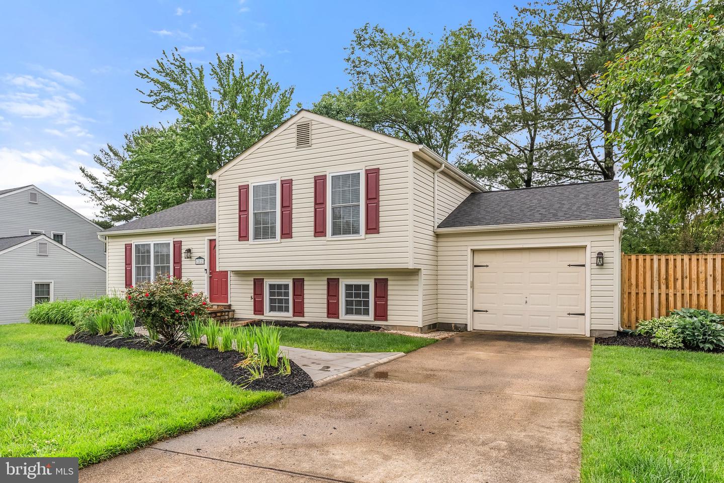12821 FLAGSHIP AVE, HERNDON, Virginia 20170, 3 Bedrooms Bedrooms, ,2 BathroomsBathrooms,Residential,For sale,12821 FLAGSHIP AVE,VAFX2240530 MLS # VAFX2240530