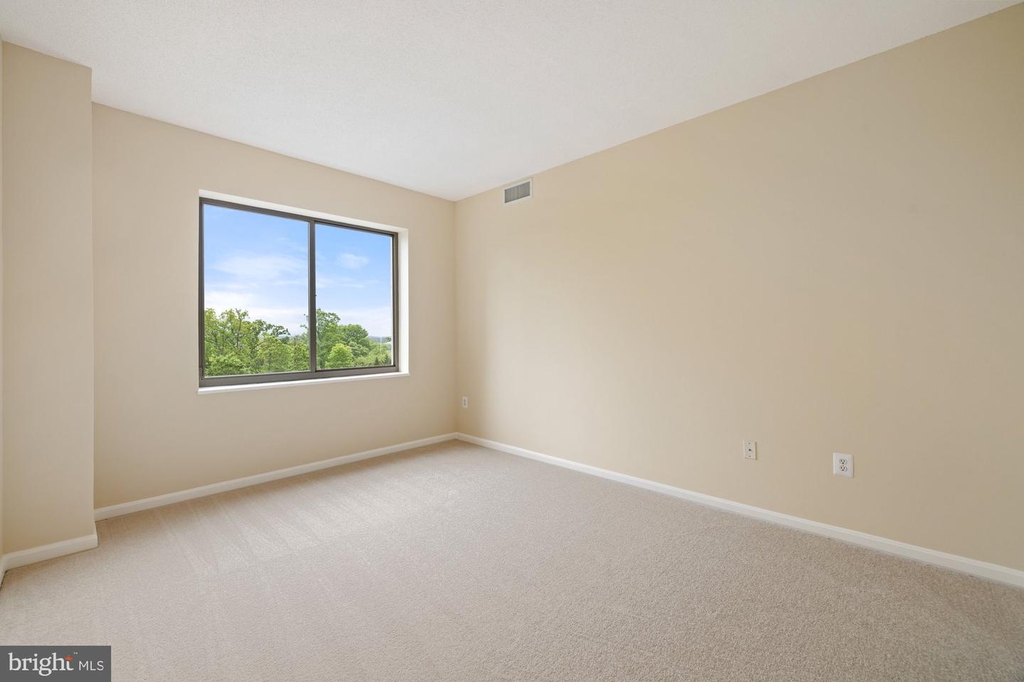 19355 CYPRESS RIDGE TER #414, LEESBURG, Virginia 20176, 2 Bedrooms Bedrooms, 5 Rooms Rooms,2 BathroomsBathrooms,Residential,For sale,19355 CYPRESS RIDGE TER #414,VALO2096298 MLS # VALO2096298