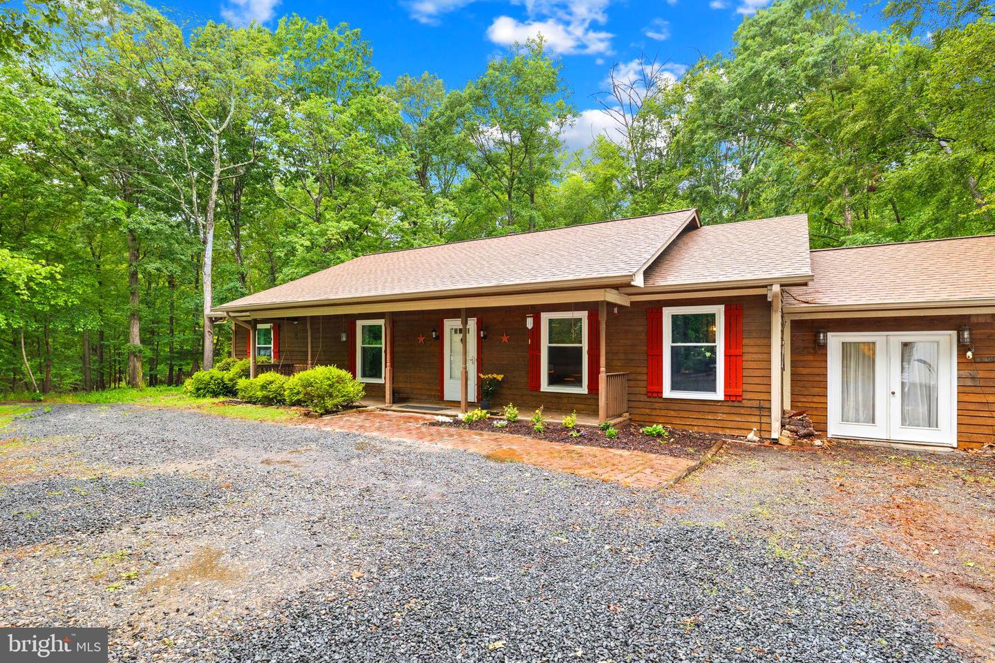 201 HARTLAKE DR, FREDERICKSBURG, Virginia 22406, 4 Bedrooms Bedrooms, ,2 BathroomsBathrooms,Residential,For sale,201 HARTLAKE DR,VAST2038788 MLS # VAST2038788