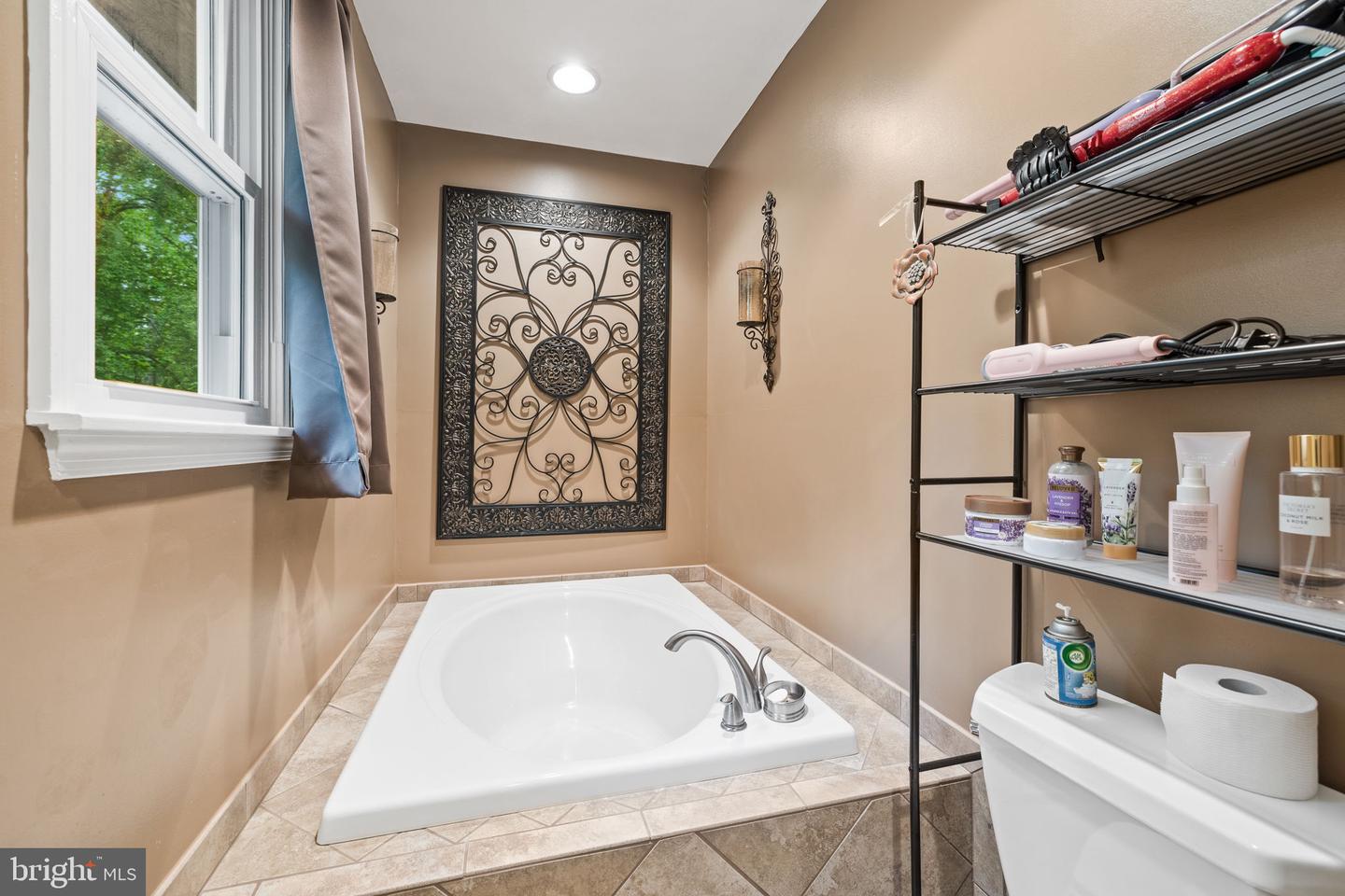 201 HARTLAKE DR, FREDERICKSBURG, Virginia 22406, 4 Bedrooms Bedrooms, ,2 BathroomsBathrooms,Residential,For sale,201 HARTLAKE DR,VAST2038788 MLS # VAST2038788