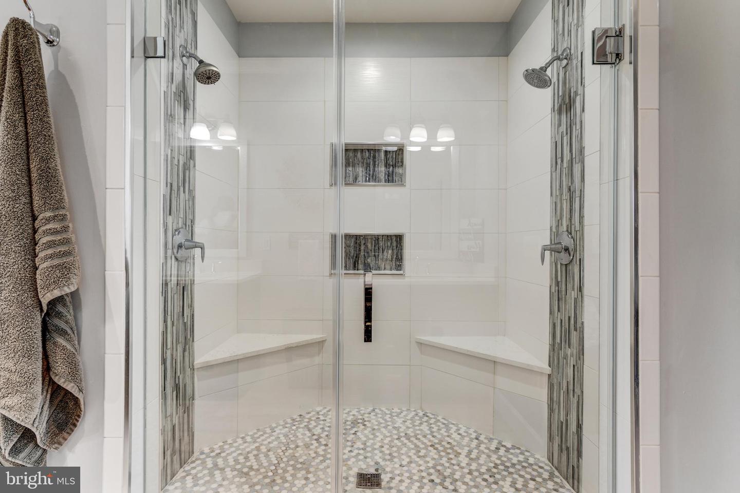 6034 FRANCONIA RD, ALEXANDRIA, Virginia 22310, 5 Bedrooms Bedrooms, ,3 BathroomsBathrooms,Residential,For sale,6034 FRANCONIA RD,VAFX2240768 MLS # VAFX2240768