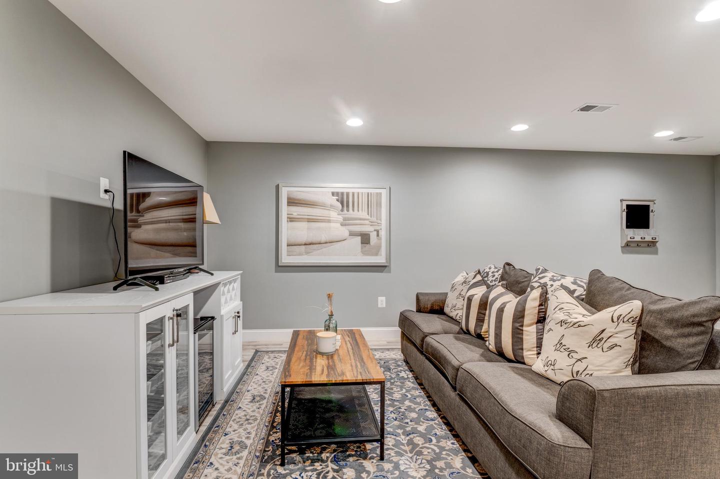 6034 FRANCONIA RD, ALEXANDRIA, Virginia 22310, 5 Bedrooms Bedrooms, ,3 BathroomsBathrooms,Residential,For sale,6034 FRANCONIA RD,VAFX2240768 MLS # VAFX2240768