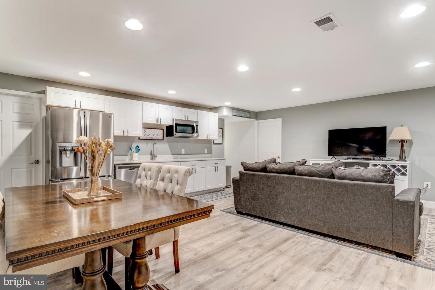 6034 FRANCONIA RD, ALEXANDRIA, Virginia 22310, 5 Bedrooms Bedrooms, ,3 BathroomsBathrooms,Residential,For sale,6034 FRANCONIA RD,VAFX2240768 MLS # VAFX2240768