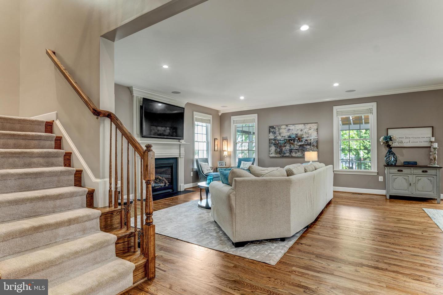 6034 FRANCONIA RD, ALEXANDRIA, Virginia 22310, 5 Bedrooms Bedrooms, ,3 BathroomsBathrooms,Residential,For sale,6034 FRANCONIA RD,VAFX2240768 MLS # VAFX2240768