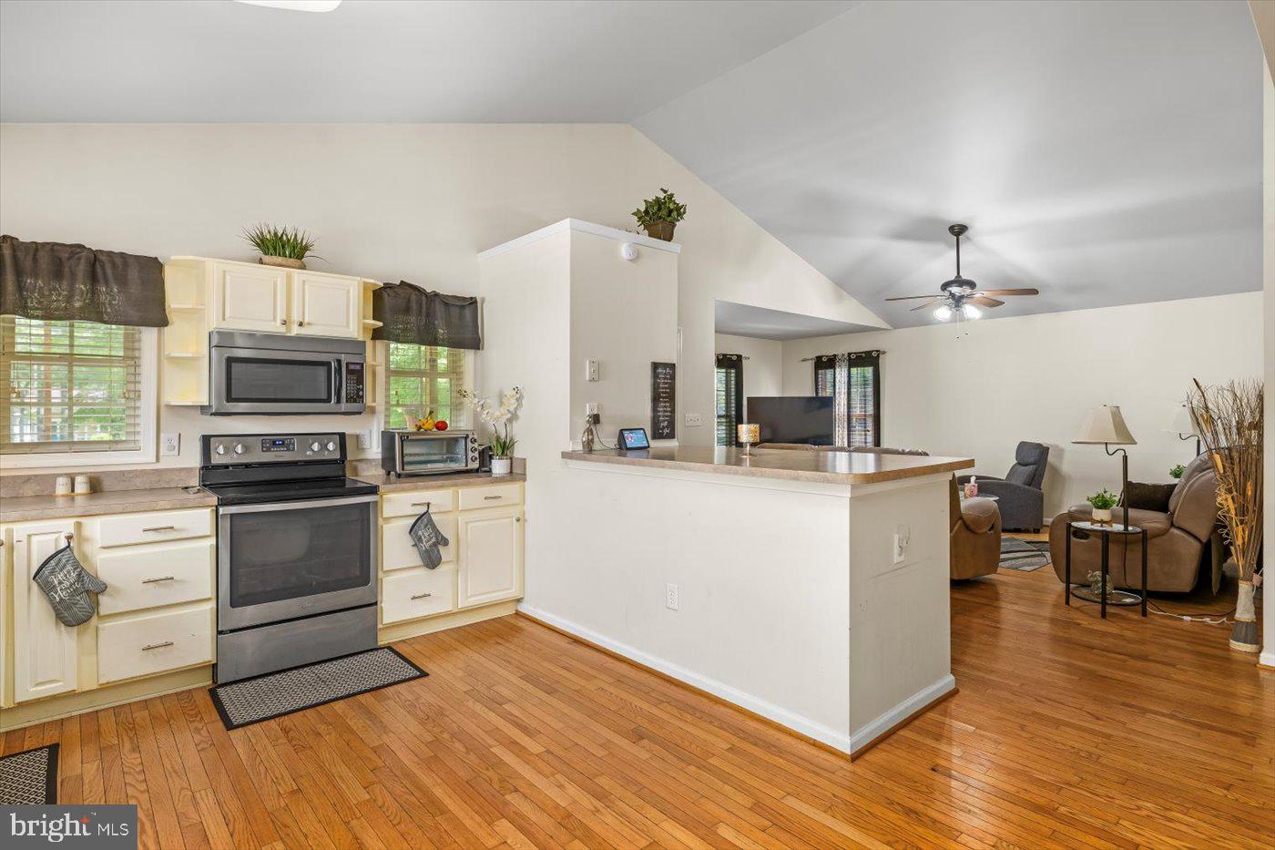 309 6TH ST, COLONIAL BEACH, Virginia 22443, 3 Bedrooms Bedrooms, ,2 BathroomsBathrooms,Residential,For sale,309 6TH ST,VAWE2008876 MLS # VAWE2008876