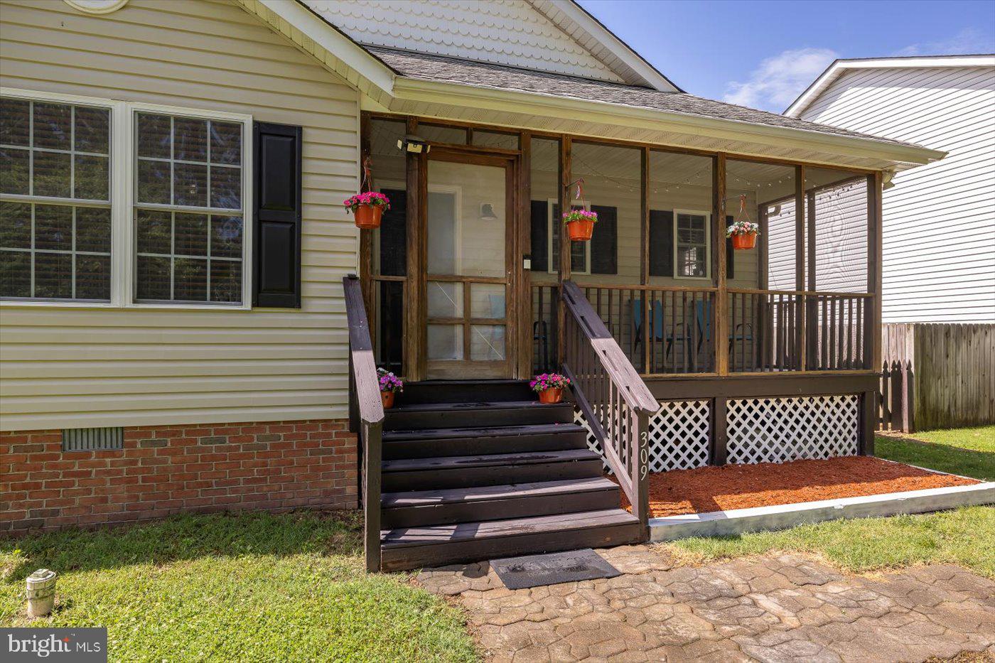 309 6TH ST, COLONIAL BEACH, Virginia 22443, 3 Bedrooms Bedrooms, ,2 BathroomsBathrooms,Residential,For sale,309 6TH ST,VAWE2008876 MLS # VAWE2008876