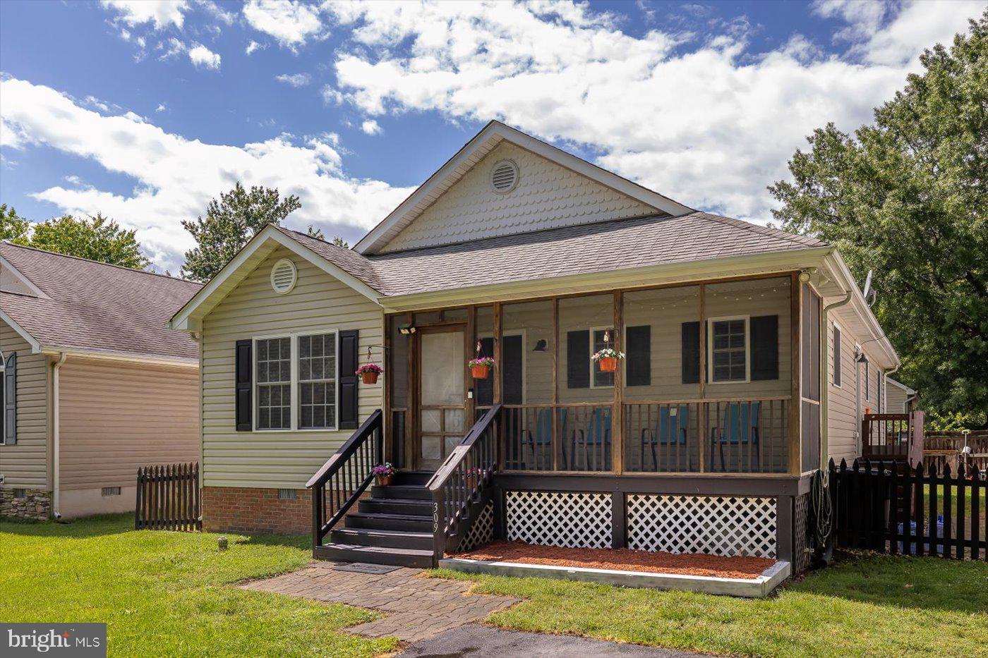 309 6TH ST, COLONIAL BEACH, Virginia 22443, 3 Bedrooms Bedrooms, ,2 BathroomsBathrooms,Residential,For sale,309 6TH ST,VAWE2008876 MLS # VAWE2008876