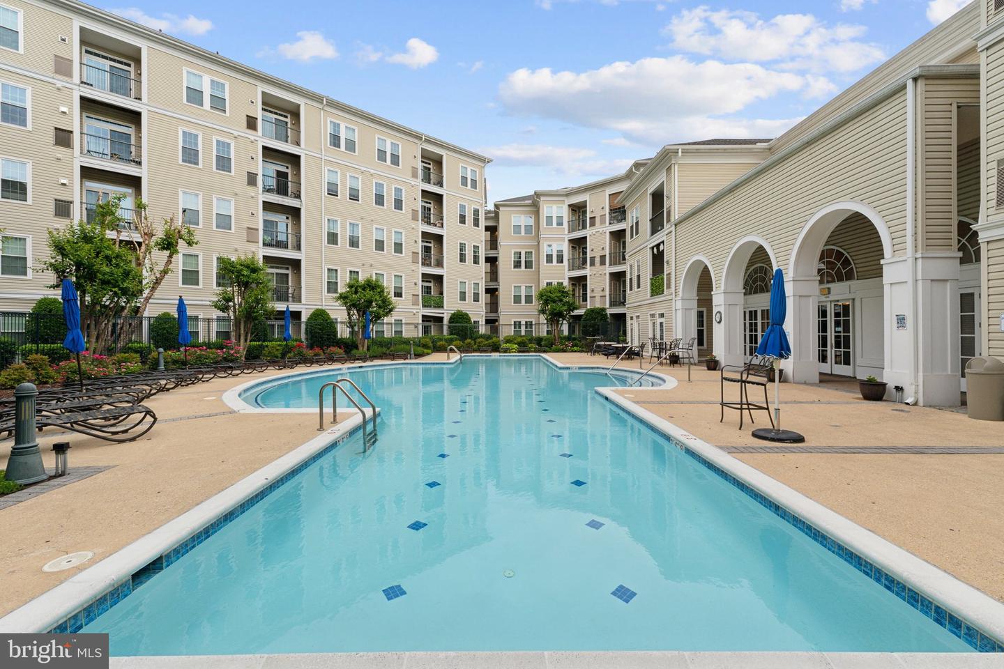 2301 25TH ST S #4-303, ARLINGTON, Virginia 22206, 2 Bedrooms Bedrooms, ,2 BathroomsBathrooms,Residential,For sale,2301 25TH ST S #4-303,VAAR2057326 MLS # VAAR2057326