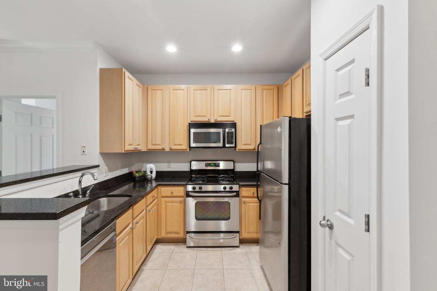 2301 25TH ST S #4-303, ARLINGTON, Virginia 22206, 2 Bedrooms Bedrooms, ,2 BathroomsBathrooms,Residential,For sale,2301 25TH ST S #4-303,VAAR2057326 MLS # VAAR2057326