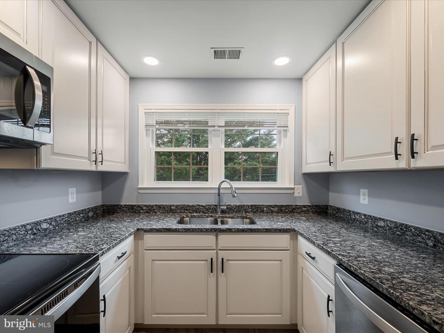 1110 HUNTMASTER TER NE #302, LEESBURG, Virginia 20176, 2 Bedrooms Bedrooms, ,1 BathroomBathrooms,Residential,For sale,1110 HUNTMASTER TER NE #302,VALO2096454 MLS # VALO2096454