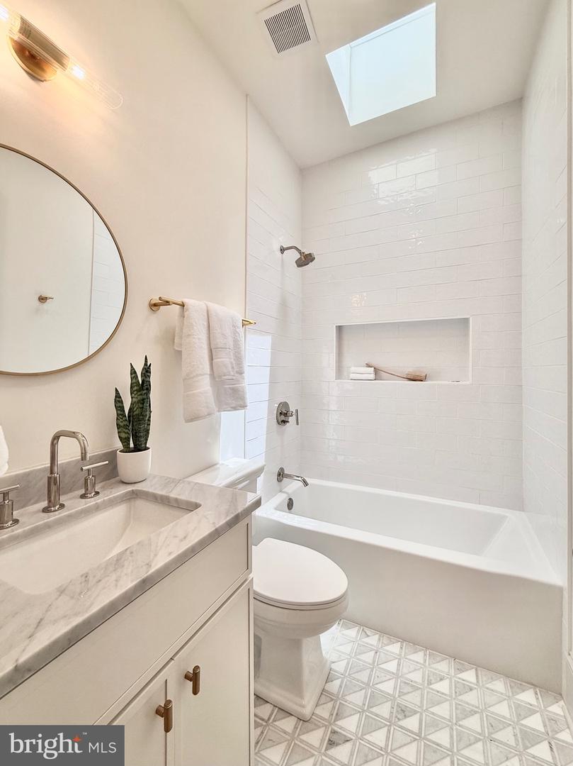 1206 C ST NE, WASHINGTON, District Of Columbia 20002, 4 Bedrooms Bedrooms, ,3 BathroomsBathrooms,Residential,For sale,1206 C ST NE,DCDC2200756 MLS # DCDC2200756