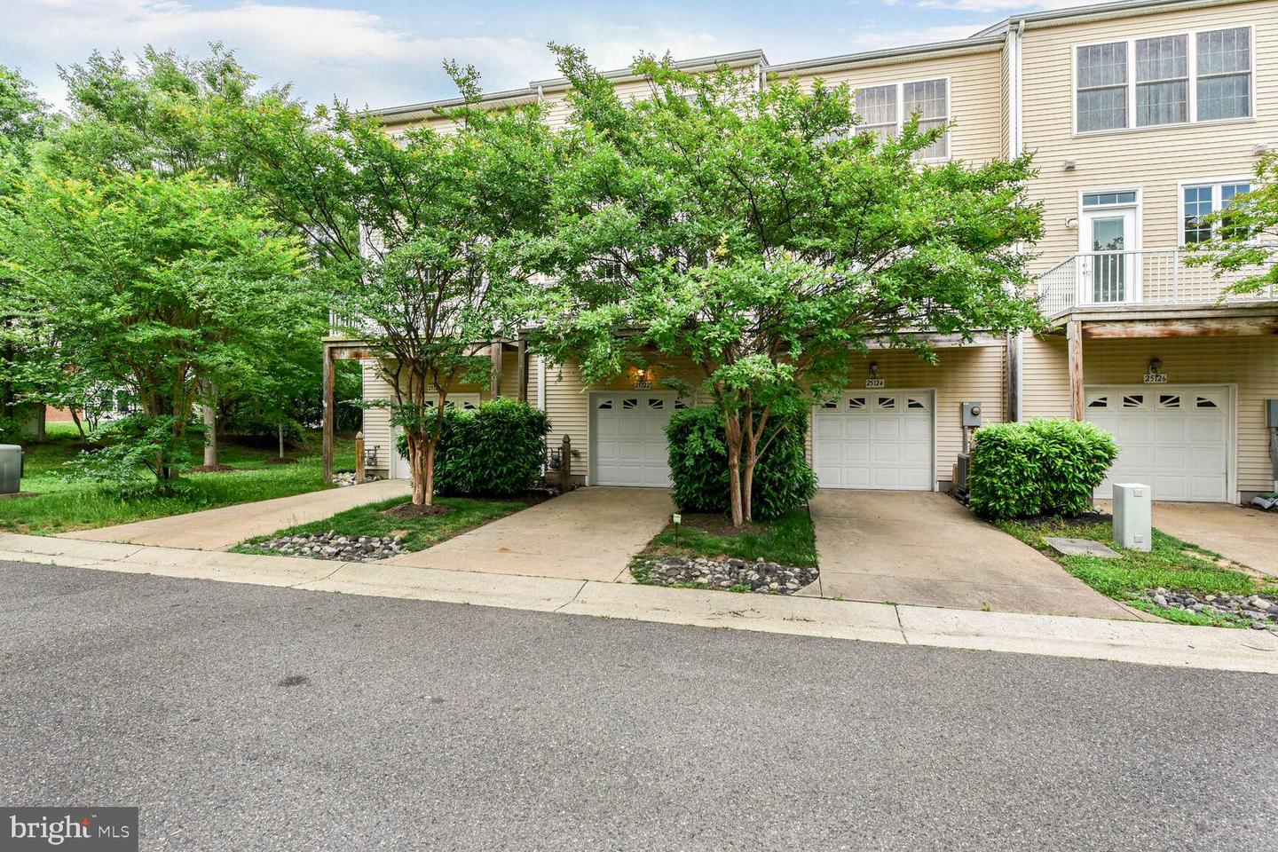 25122 OMAHA TER, CHANTILLY, Virginia 20152, 3 Bedrooms Bedrooms, ,3 BathroomsBathrooms,Residential,For sale,25122 OMAHA TER,VALO2096570 MLS # VALO2096570
