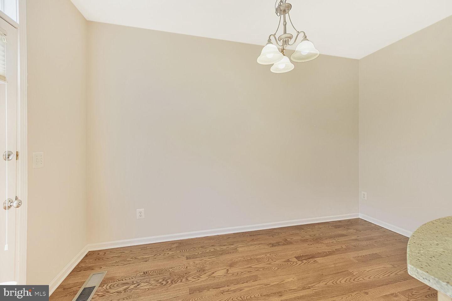 25122 OMAHA TER, CHANTILLY, Virginia 20152, 3 Bedrooms Bedrooms, ,3 BathroomsBathrooms,Residential,For sale,25122 OMAHA TER,VALO2096570 MLS # VALO2096570