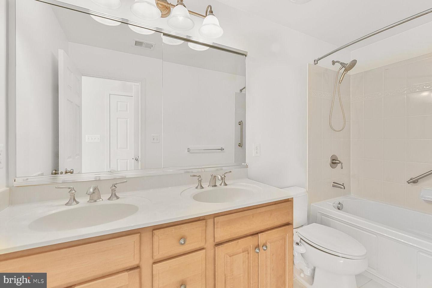 25122 OMAHA TER, CHANTILLY, Virginia 20152, 3 Bedrooms Bedrooms, ,3 BathroomsBathrooms,Residential,For sale,25122 OMAHA TER,VALO2096570 MLS # VALO2096570