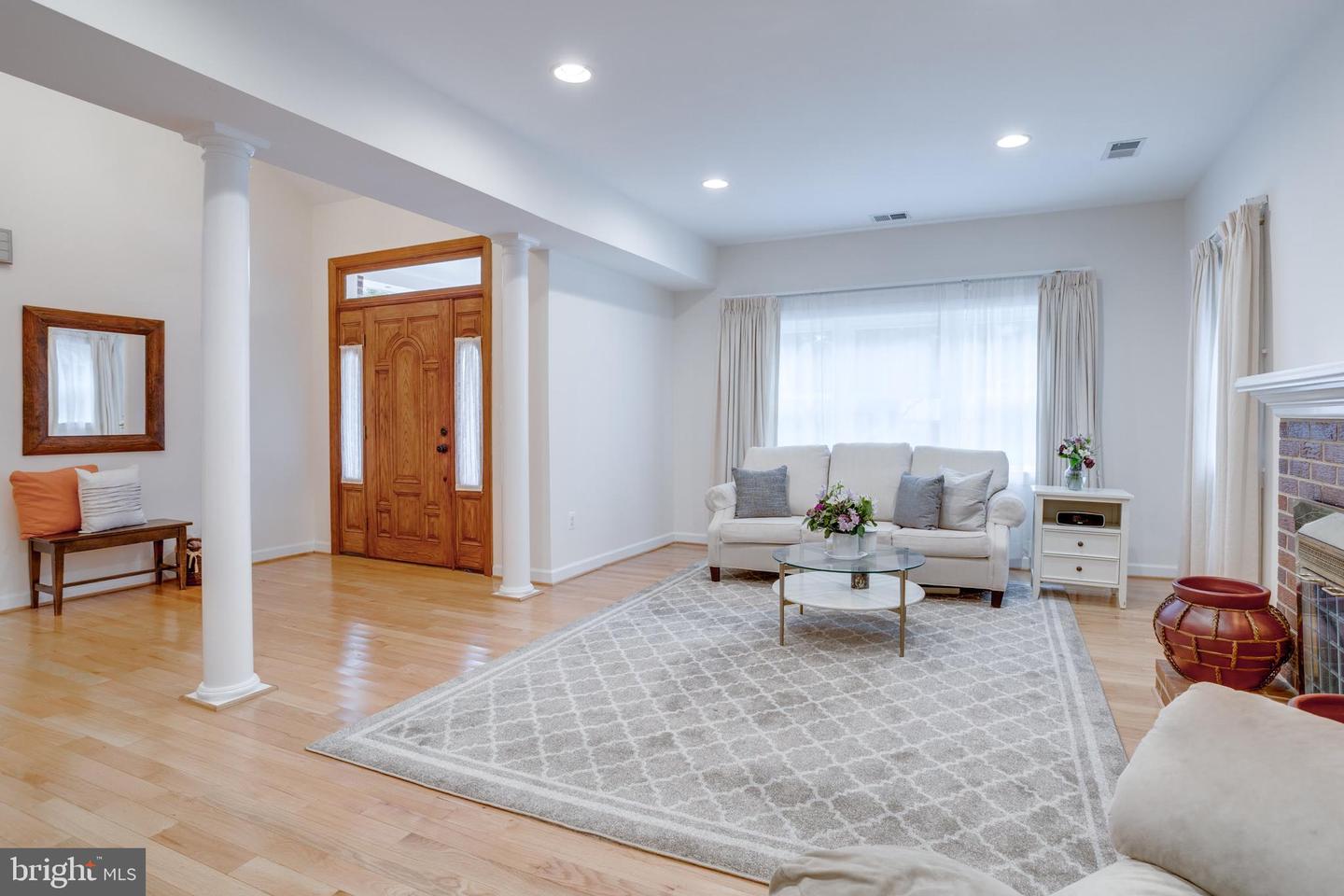 5337 RAVENSWORTH RD, SPRINGFIELD, Virginia 22151, 5 Bedrooms Bedrooms, ,3 BathroomsBathrooms,Residential,For sale,5337 RAVENSWORTH RD,VAFX2241250 MLS # VAFX2241250