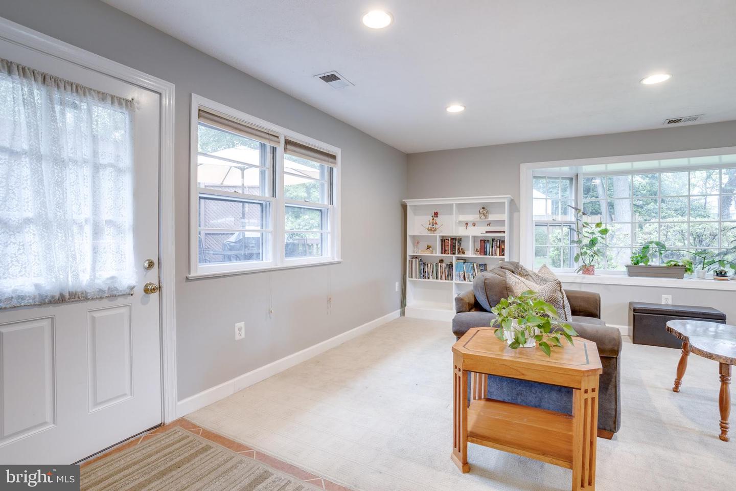 5337 RAVENSWORTH RD, SPRINGFIELD, Virginia 22151, 5 Bedrooms Bedrooms, ,3 BathroomsBathrooms,Residential,For sale,5337 RAVENSWORTH RD,VAFX2241250 MLS # VAFX2241250
